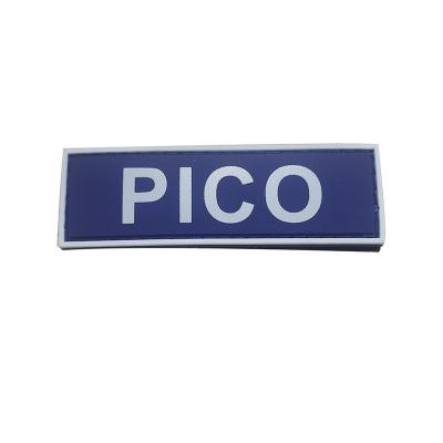 Etiqueta de PVC de goma con nombre de logotipo 3D